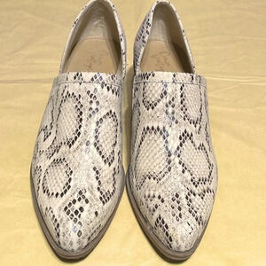 CROWN VINTAGE | Lowcut Morrison
Bootie Light Faux Snakeskin Blush Block
Heel | 9